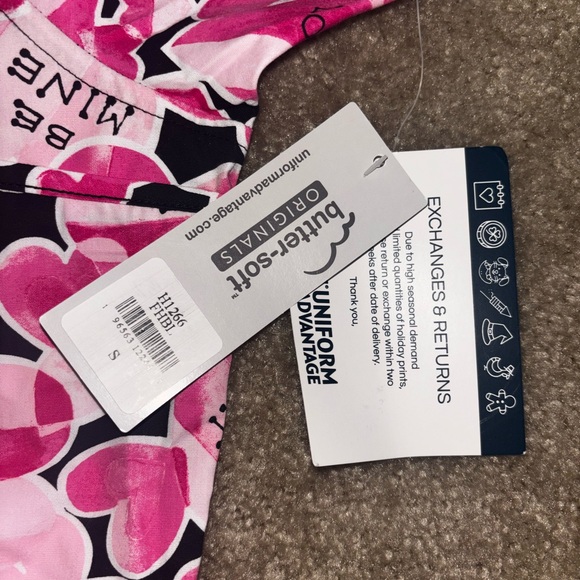 Pink Heart Pattern Scrub Top - Picture 2 of 3